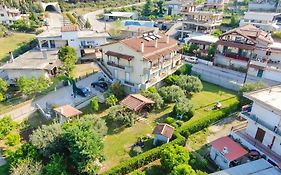 Elia Villa Raches